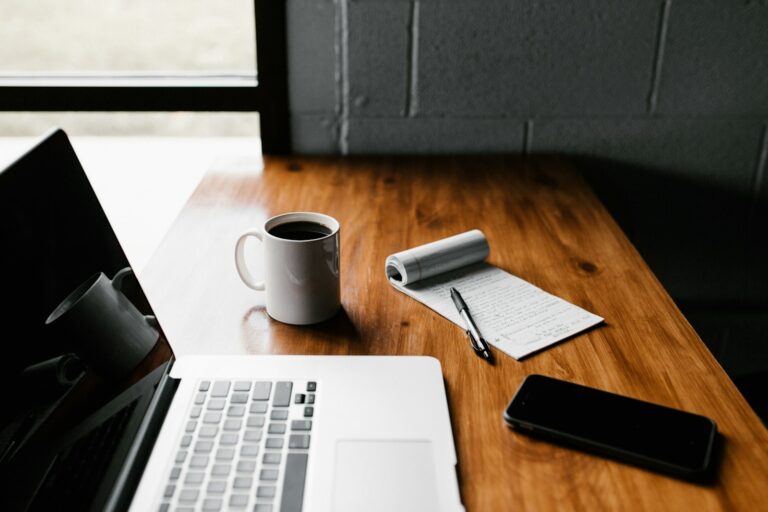 Laptop and smartphone on a desk used for online research