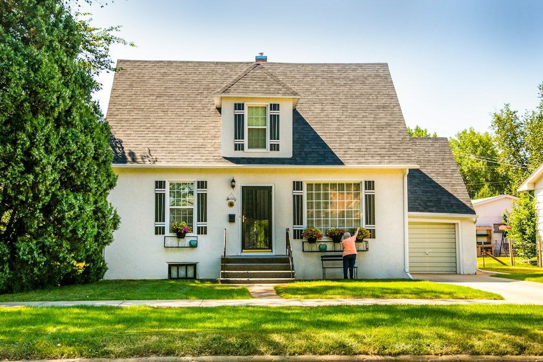 White starter home, showing how to buy a house with no money down